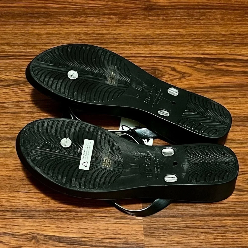 Gold Toe Bow Flip Flops Size 9/10